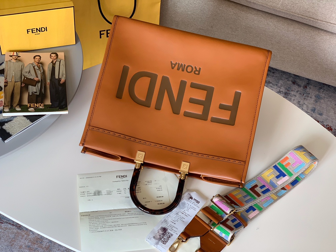 FENDI 最新购物袋 棕色皮革饰有烫印字母图案 40cm 8822