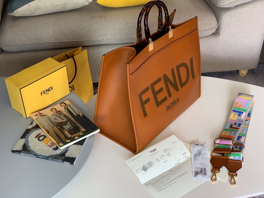 FENDI 最新购物袋 棕色皮革饰有烫印字母图案 40cm 8822