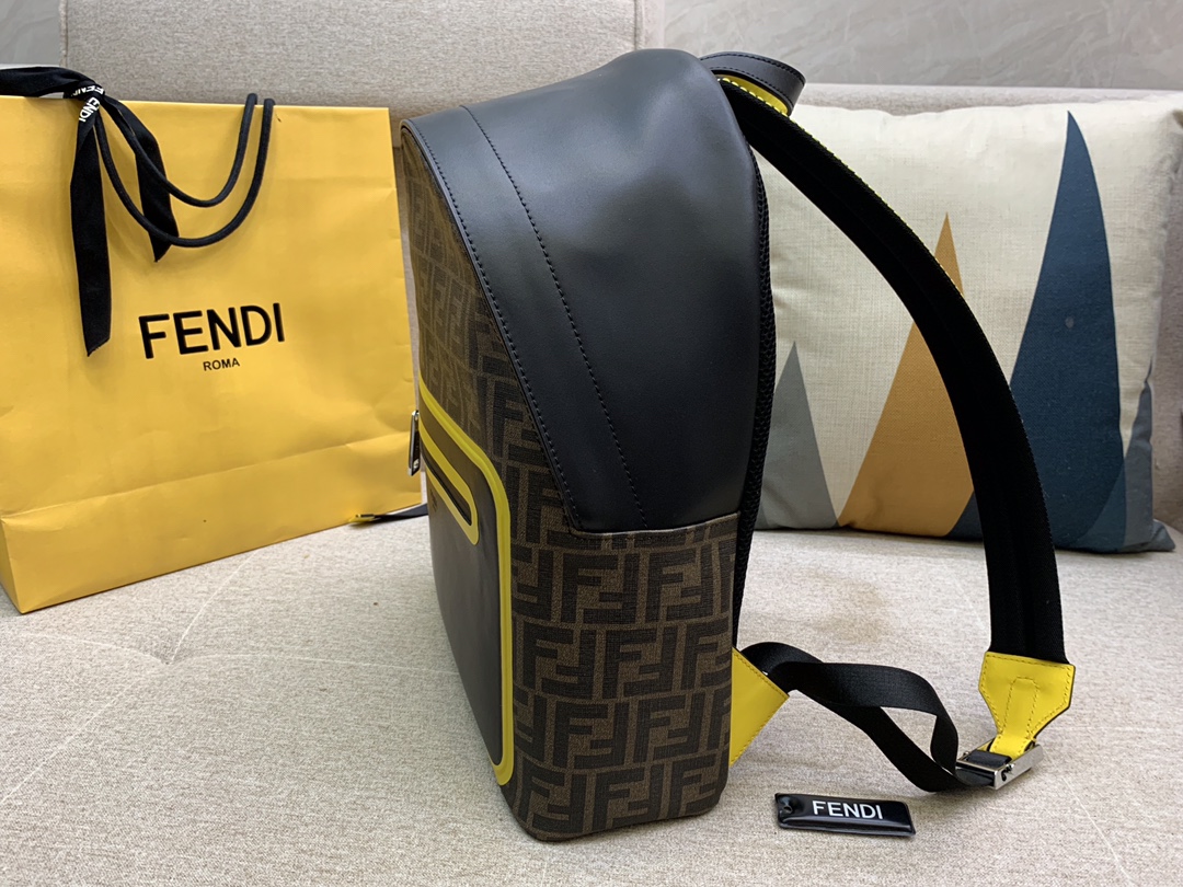 FENDI 高科技网面布料 肩带可调节 双拉链开合 内置口袋 布压制对版面料 F标志图案 38x33cm
