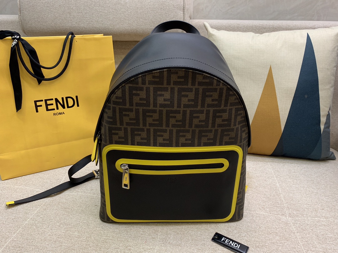 FENDI 高科技网面布料 肩带可调节 双拉链开合 内置口袋 布压制对版面料 F标志图案 38x33cm