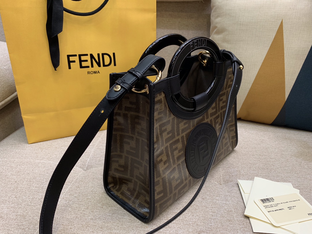 FENDI中国官网 现货 RUNAWAY  系列 经典F凸纹包身标志黑色覆盖 镀钯金属饰面 28x21x11cm 9011