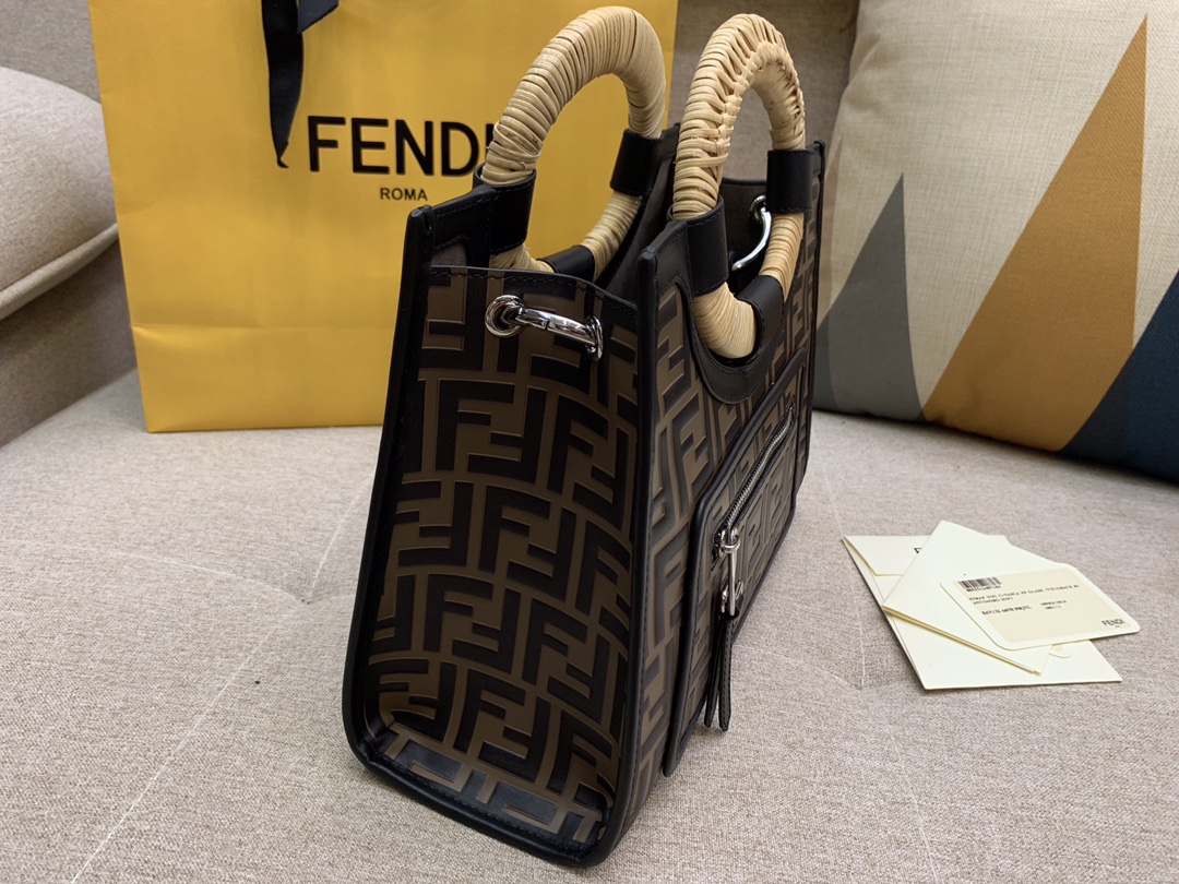 FENDI中国官网 现货 RUNAWAY  系列 经典F凸纹包身标志黑色覆盖 镀钯金属饰面 28x21x11cm 9011