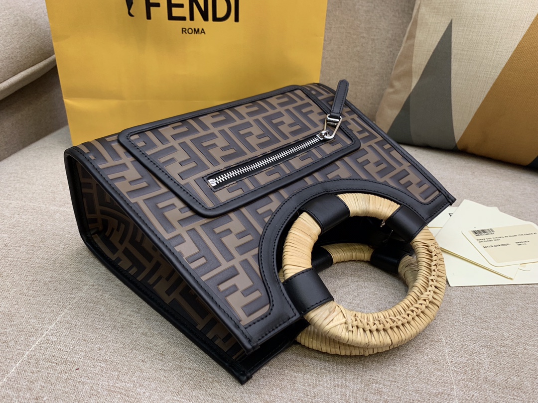 FENDI中国官网 现货 RUNAWAY  系列 经典F凸纹包身标志黑色覆盖 镀钯金属饰面 28x21x11cm 9011
