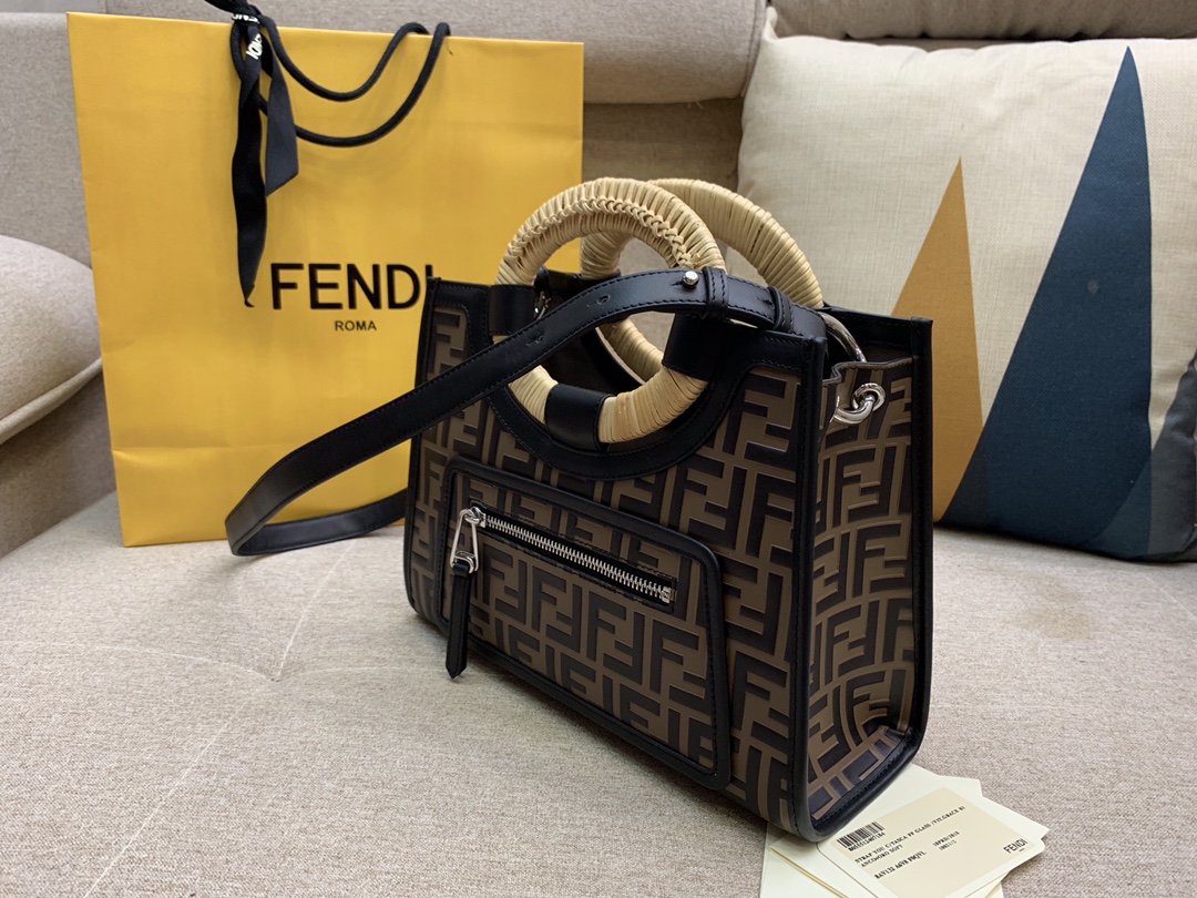 FENDI中国官网 现货 RUNAWAY  系列 经典F凸纹包身标志黑色覆盖 镀钯金属饰面 28x21x11cm 9011