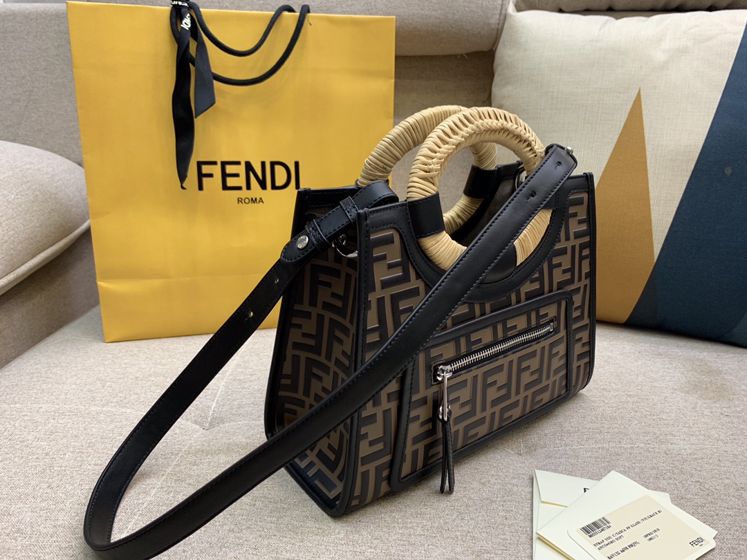 FENDI中国官网 现货 RUNAWAY  系列 经典F凸纹包身标志黑色覆盖 镀钯金属饰面 28x21x11cm 9011