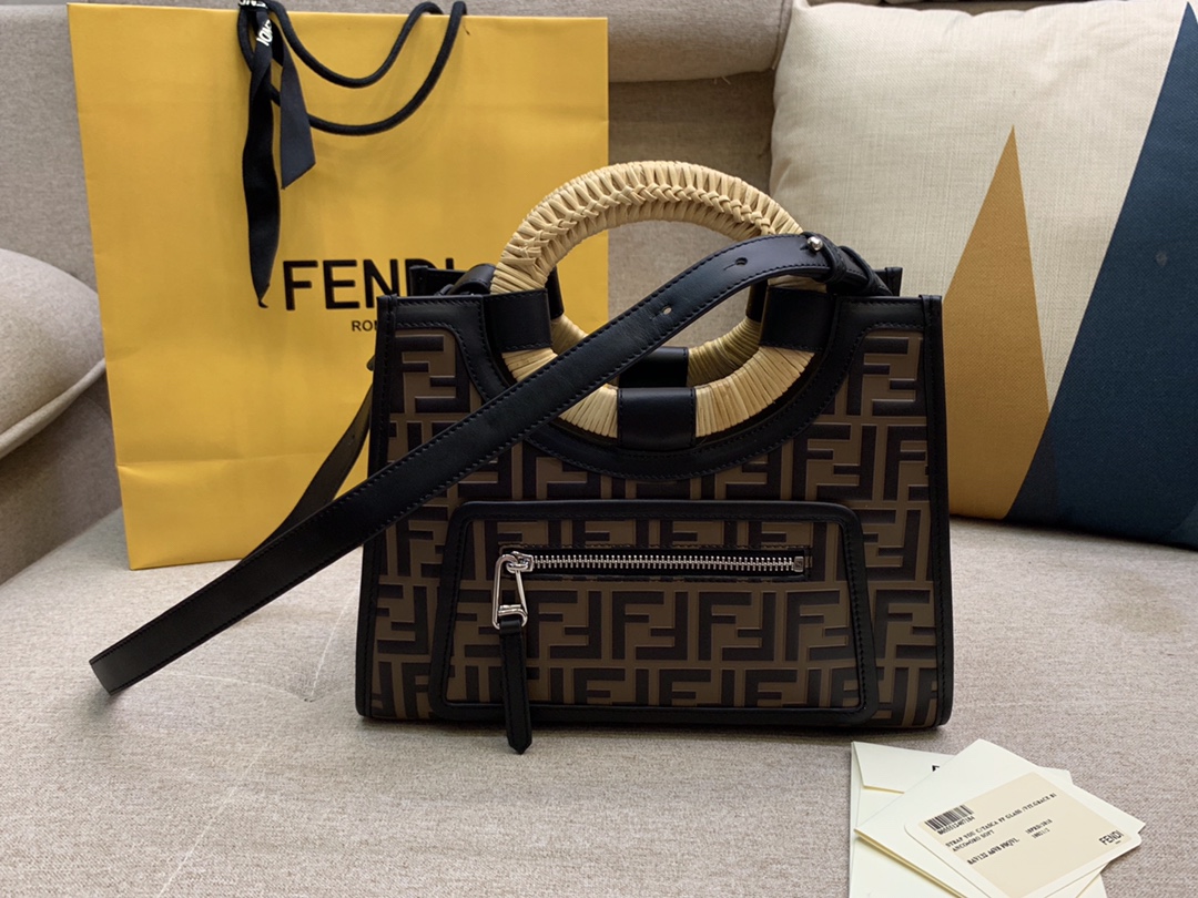 FENDI中国官网 现货 RUNAWAY  系列 经典F凸纹包身标志黑色覆盖 镀钯金属饰面 28x21x11cm 9011