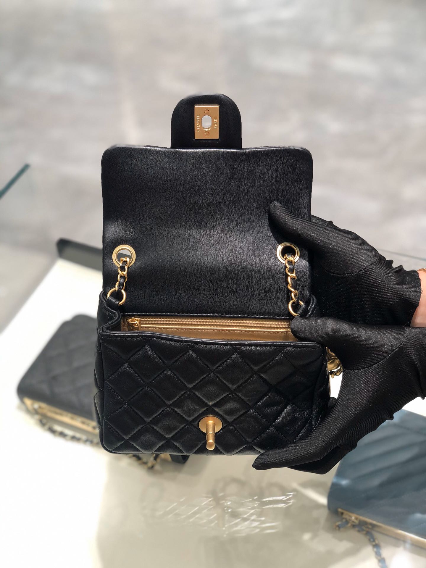 2020 超美金属球方胖子Chanel 13.18.7cm 保留经典 配上复古五金 超好看 黑色