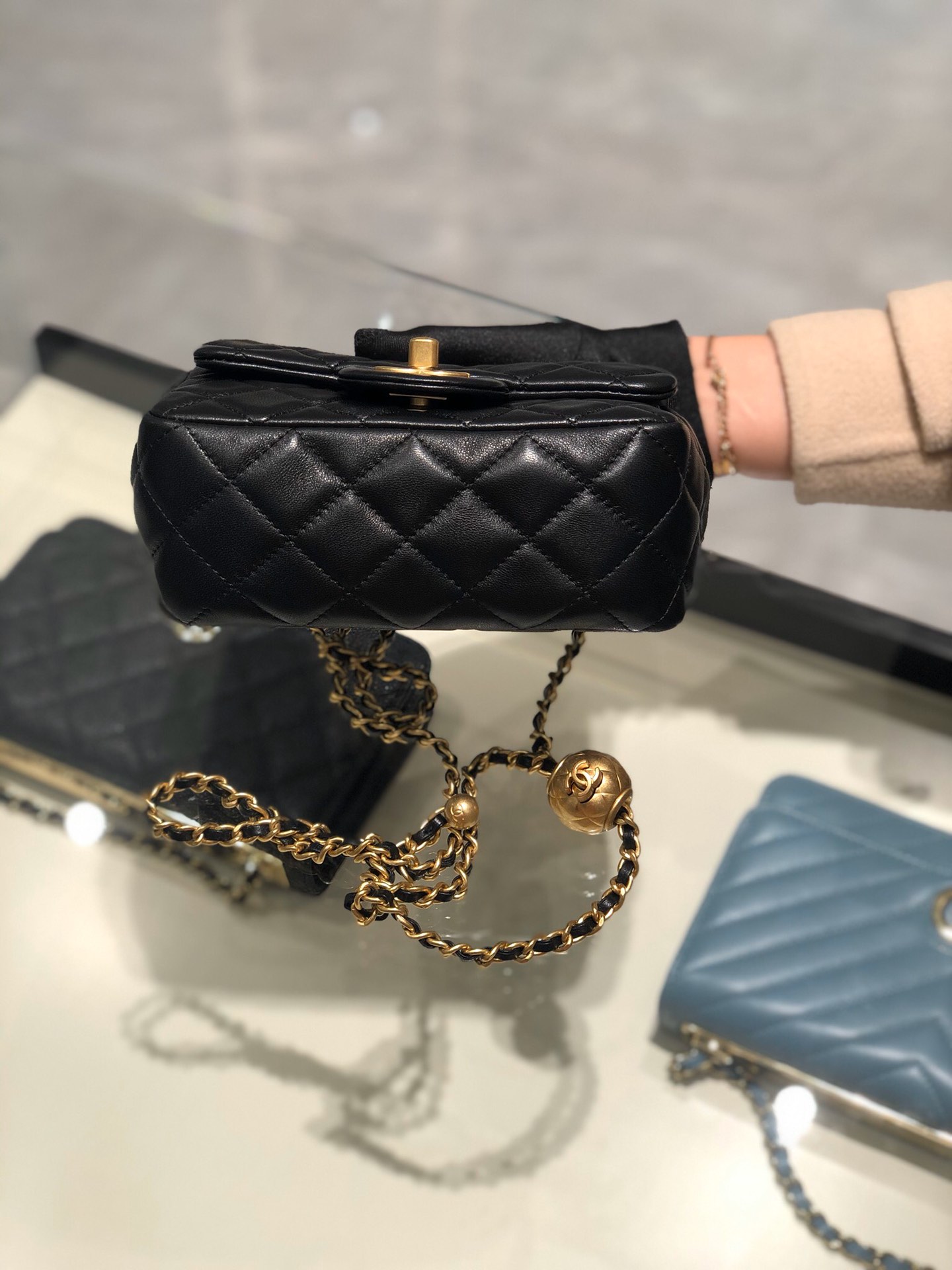 2020 超美金属球方胖子Chanel 13.18.7cm 保留经典 配上复古五金 超好看 黑色
