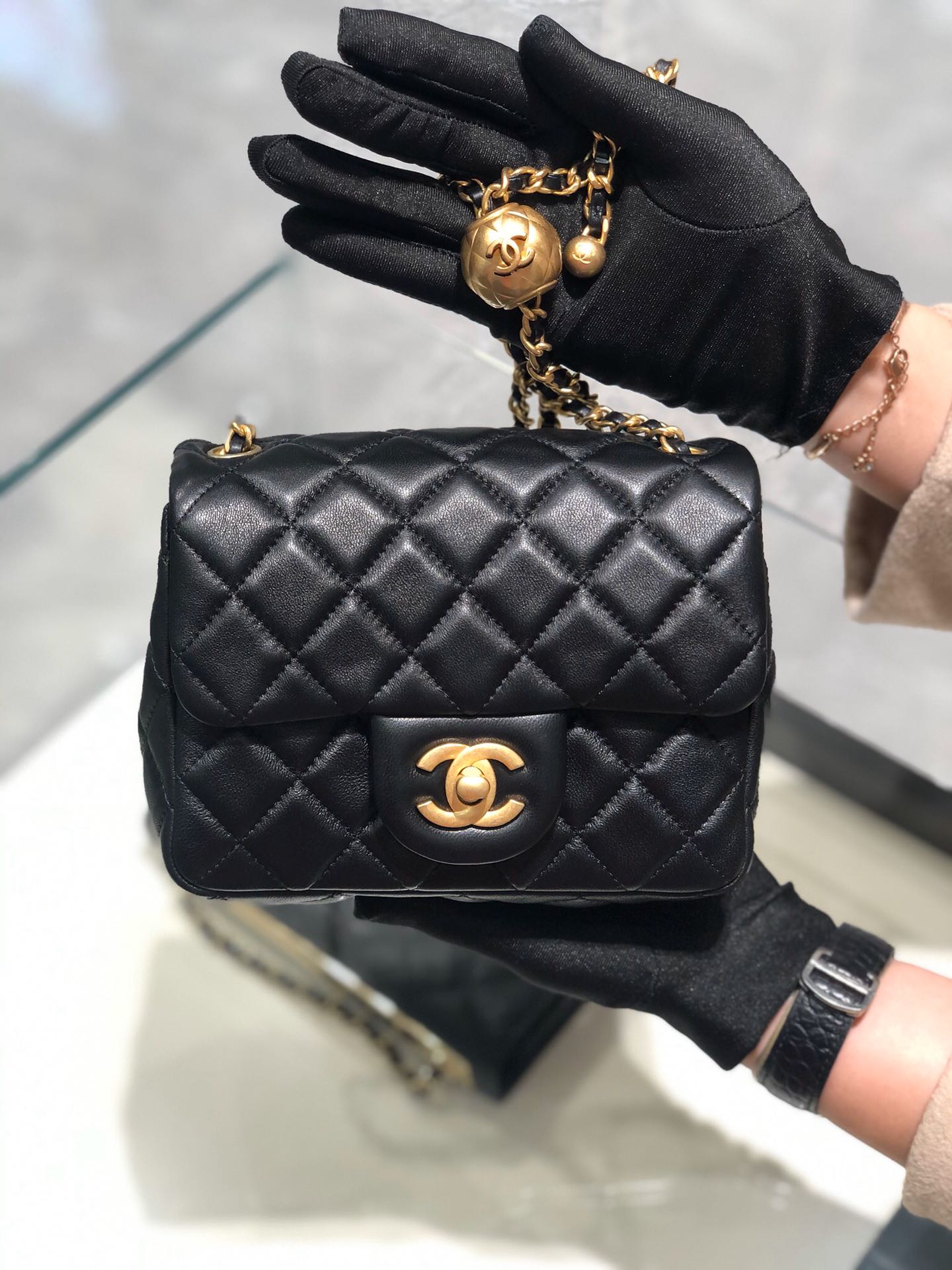 2020 超美金属球方胖子Chanel 13.18.7cm 保留经典 配上复古五金 超好看 黑色