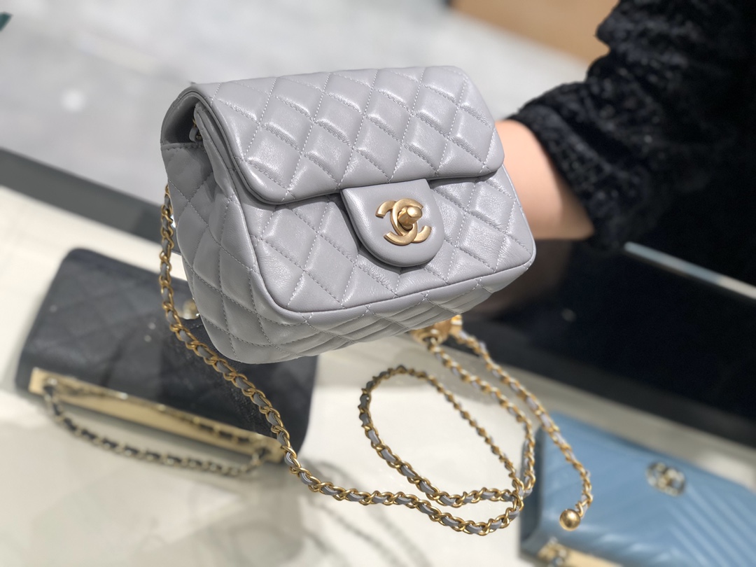 2020～超美金属球方胖子Chanel～尺寸13.18.7cm～保留经典～配上复古五金～超好看～灰色
