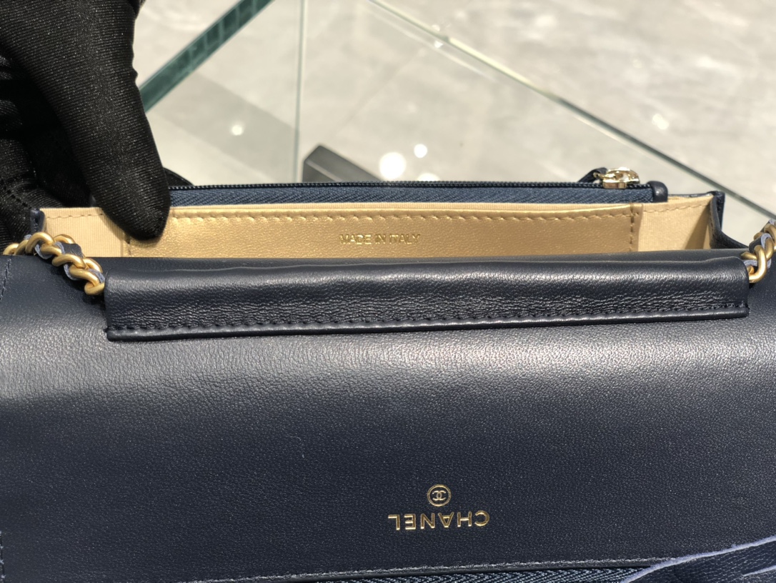 2020～超美金属球发财包Chanel～保留经典～配上复古五金～超好看～黑色～19Cm