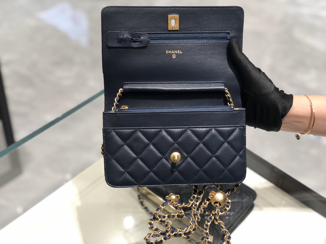 2020～超美金属球发财包Chanel～保留经典～配上复古五金～超好看～黑色～19Cm