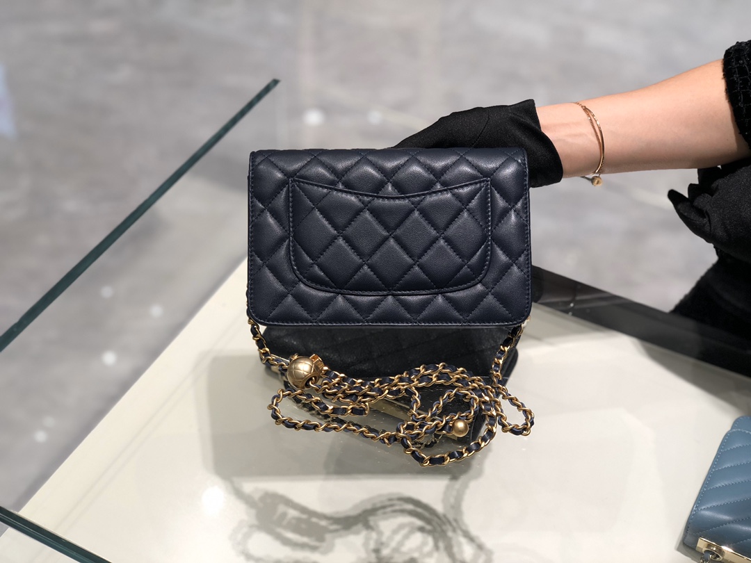 2020～超美金属球发财包Chanel～保留经典～配上复古五金～超好看～黑色～19Cm