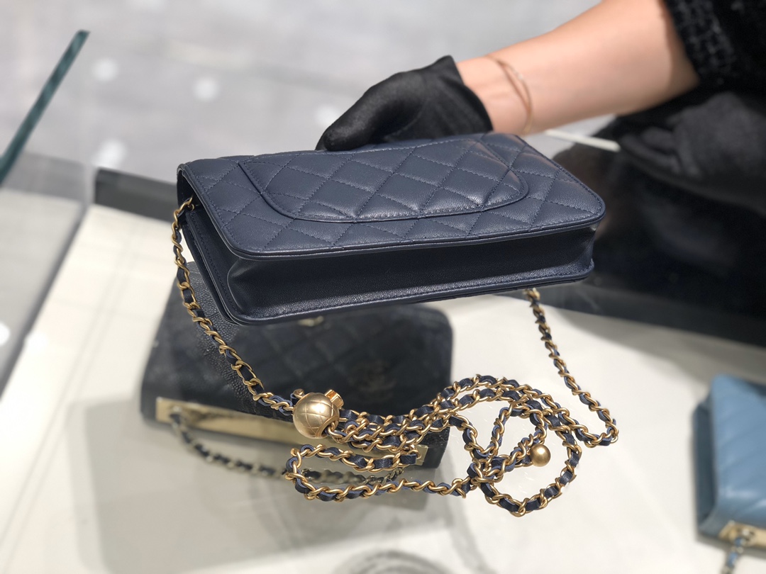 2020～超美金属球发财包Chanel～保留经典～配上复古五金～超好看～黑色～19Cm