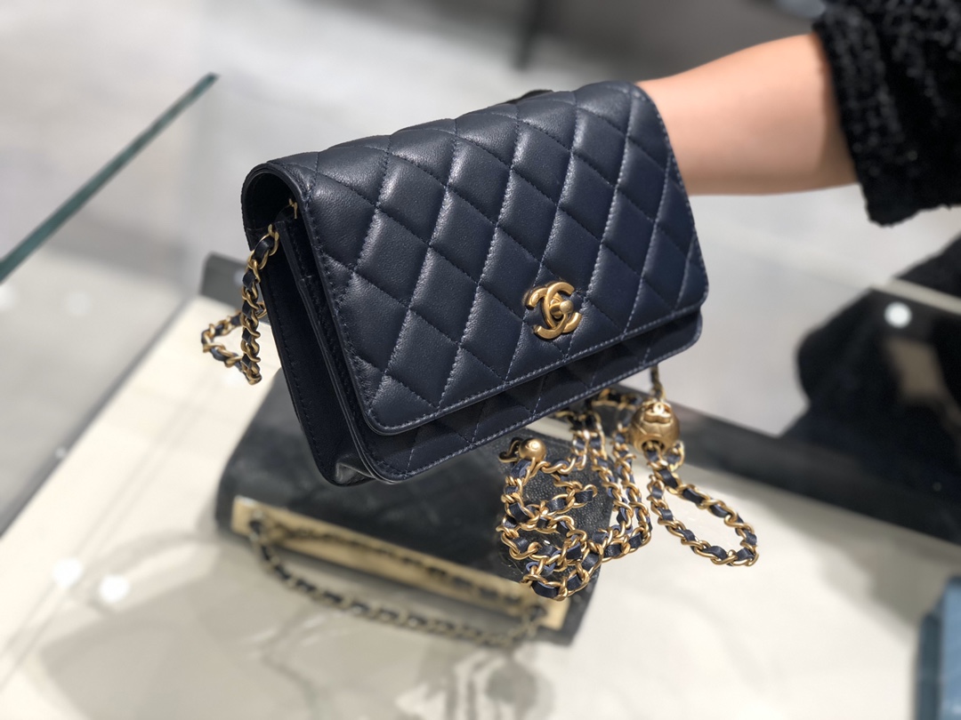 2020～超美金属球发财包Chanel～保留经典～配上复古五金～超好看～黑色～19Cm