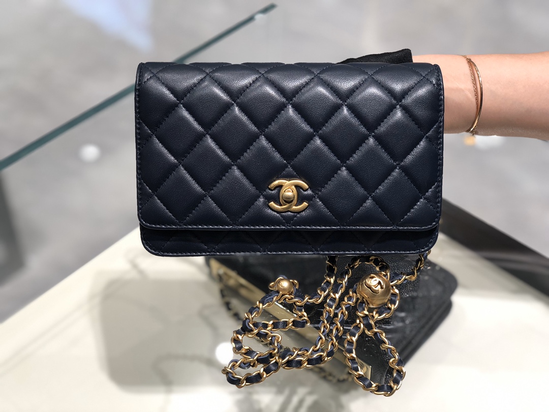 2020～超美金属球发财包Chanel～保留经典～配上复古五金～超好看～黑色～19Cm