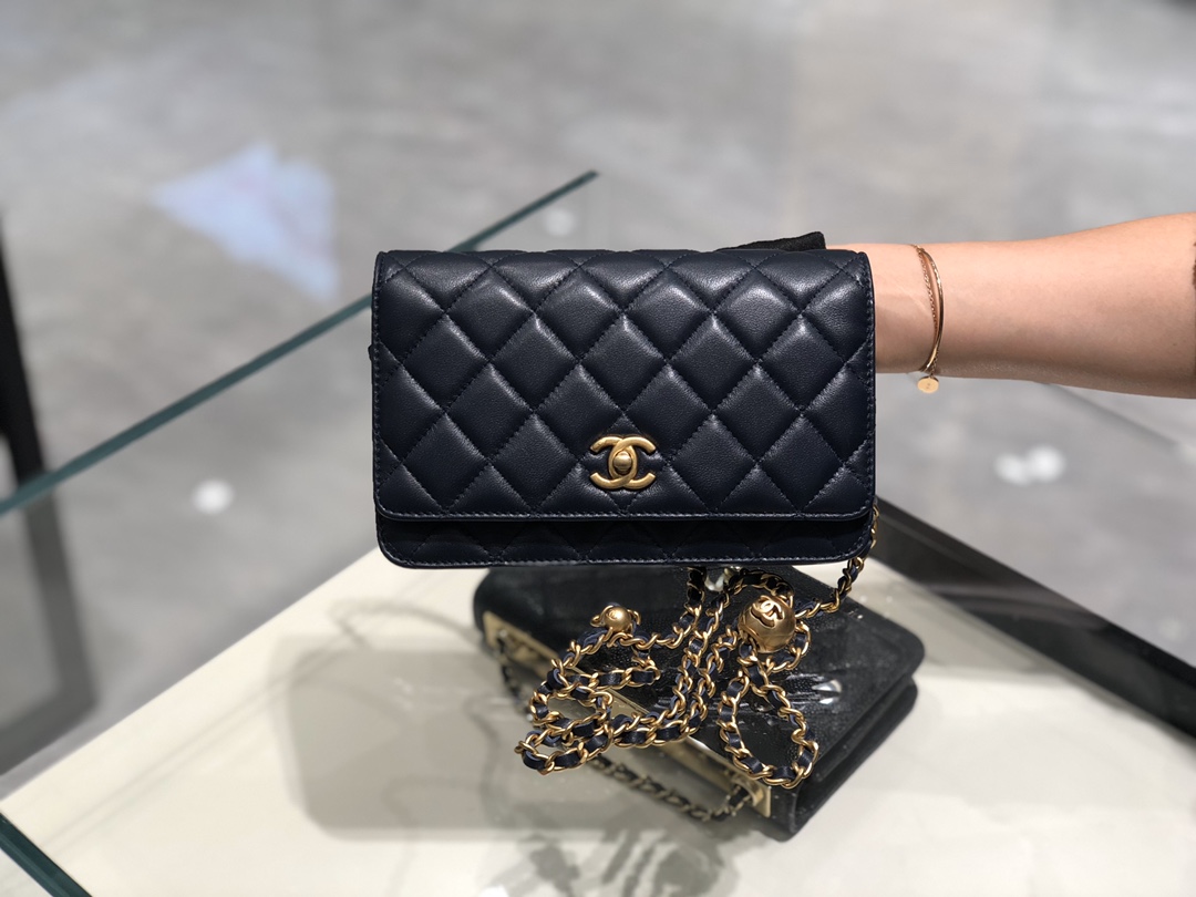 2020～超美金属球发财包Chanel～保留经典～配上复古五金～超好看～黑色～19Cm