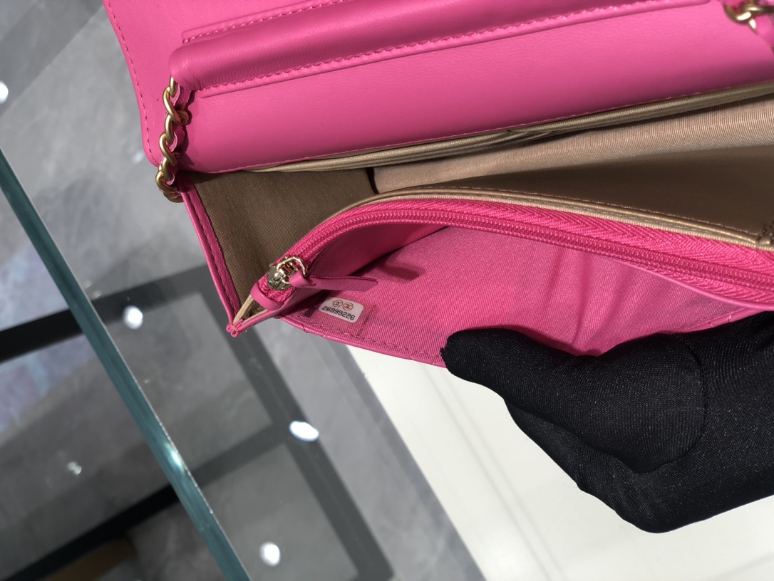 2020～超美金属球发财包Chanel～保留经典～配上复古五金～超好看～枚粉色～19Cm