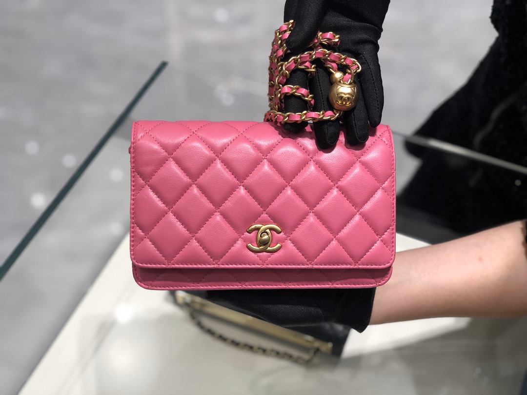 2020～超美金属球发财包Chanel～保留经典～配上复古五金～超好看～枚粉色～19Cm