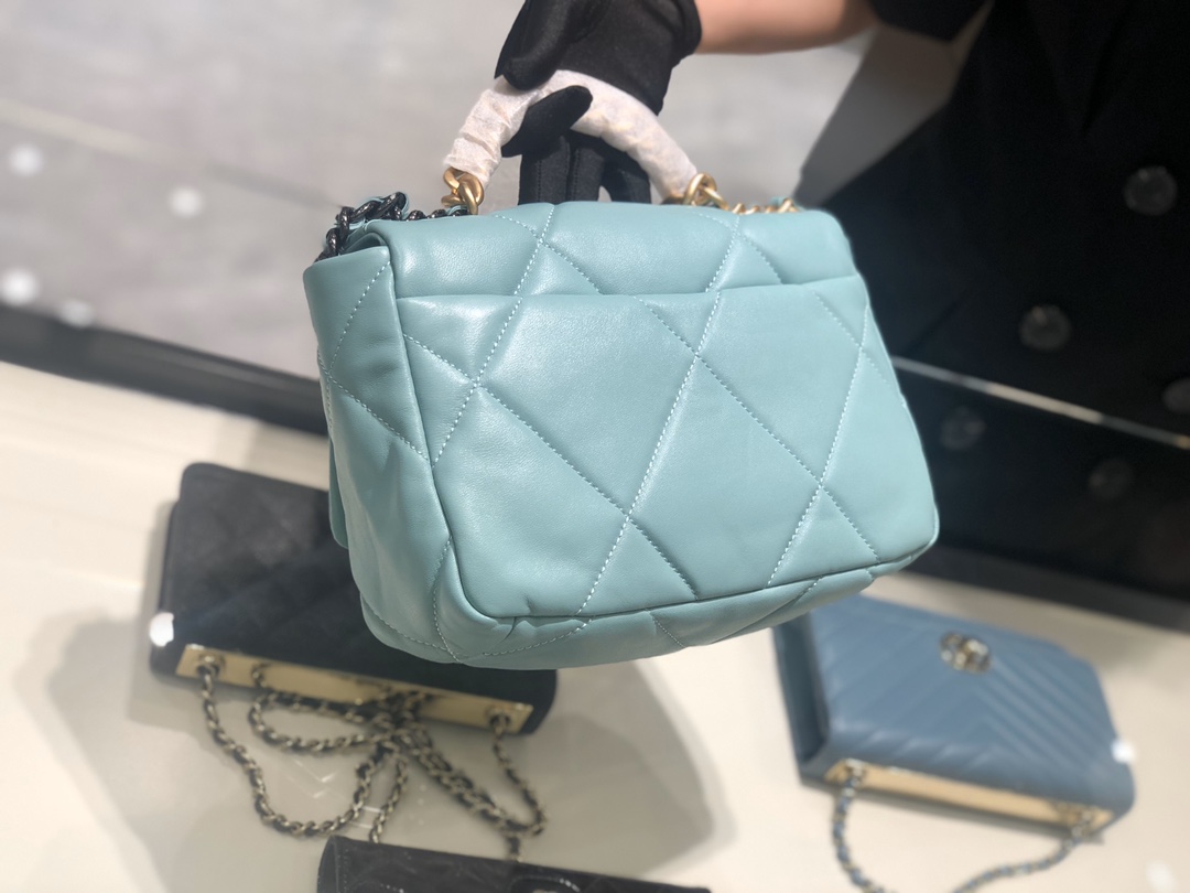 香奈儿香港官网 真品级 法国进口小羊皮Chanel2019秋冬新季系列 宽格纹粗链条翻盖包  16*26*9cm 全套包装 湖水蓝