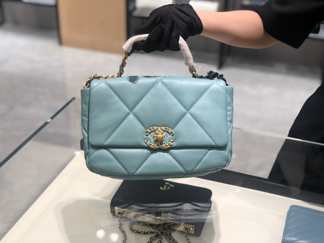 香奈儿香港官网 真品级 法国进口小羊皮Chanel2019秋冬新季系列 宽格纹粗链条翻盖包  16*26*9cm 全套包装 湖水蓝