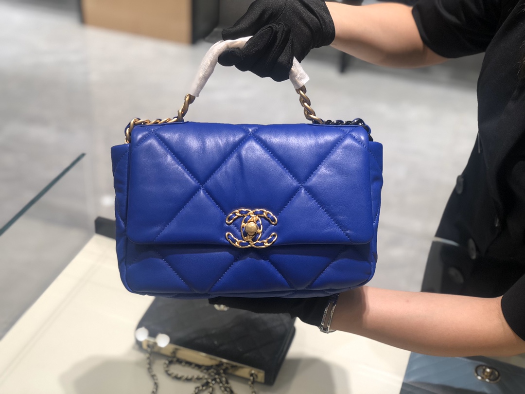 香奈儿香港官网 真品级 法国进口小羊皮Chanel2019秋冬新季系列 宽格纹粗链条翻盖包 16*26*9cm 全套包装 电光蓝