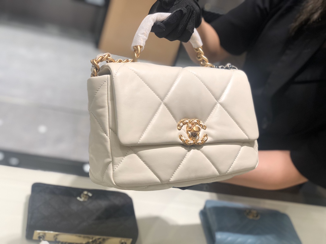 香奈儿香港官网 真品级 法国进口小羊皮Chanel2019秋冬新季系列 宽格纹粗链条翻盖包  16*26*9cm 全套包装 白色