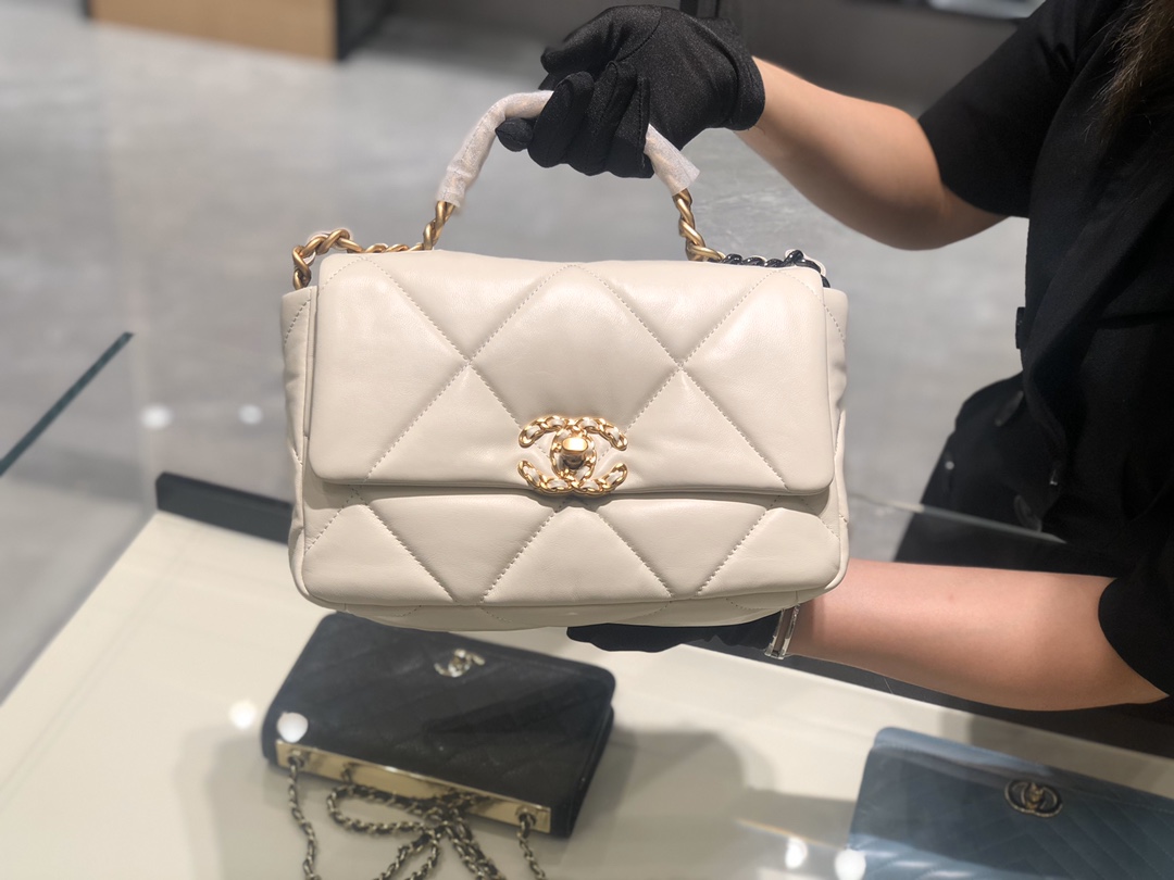 香奈儿香港官网 真品级 法国进口小羊皮Chanel2019秋冬新季系列 宽格纹粗链条翻盖包  16*26*9cm 全套包装 白色
