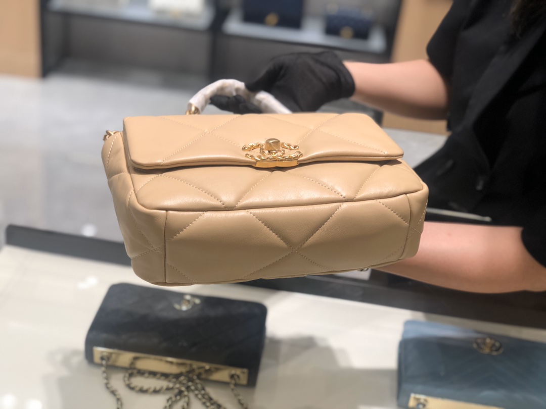 香奈儿香港官网 真品级 法国进口小羊皮Chanel2019秋冬新季系列 宽格纹粗链条翻盖包  16*26*9cm 全套包装杏色