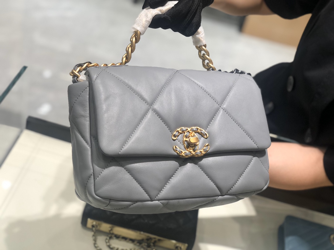 香奈儿香港官网【真品级】 法国进口小羊皮Chanel2019秋冬新季系列 宽格纹粗链条翻盖包 16*26*9cm 全套包装 灰色