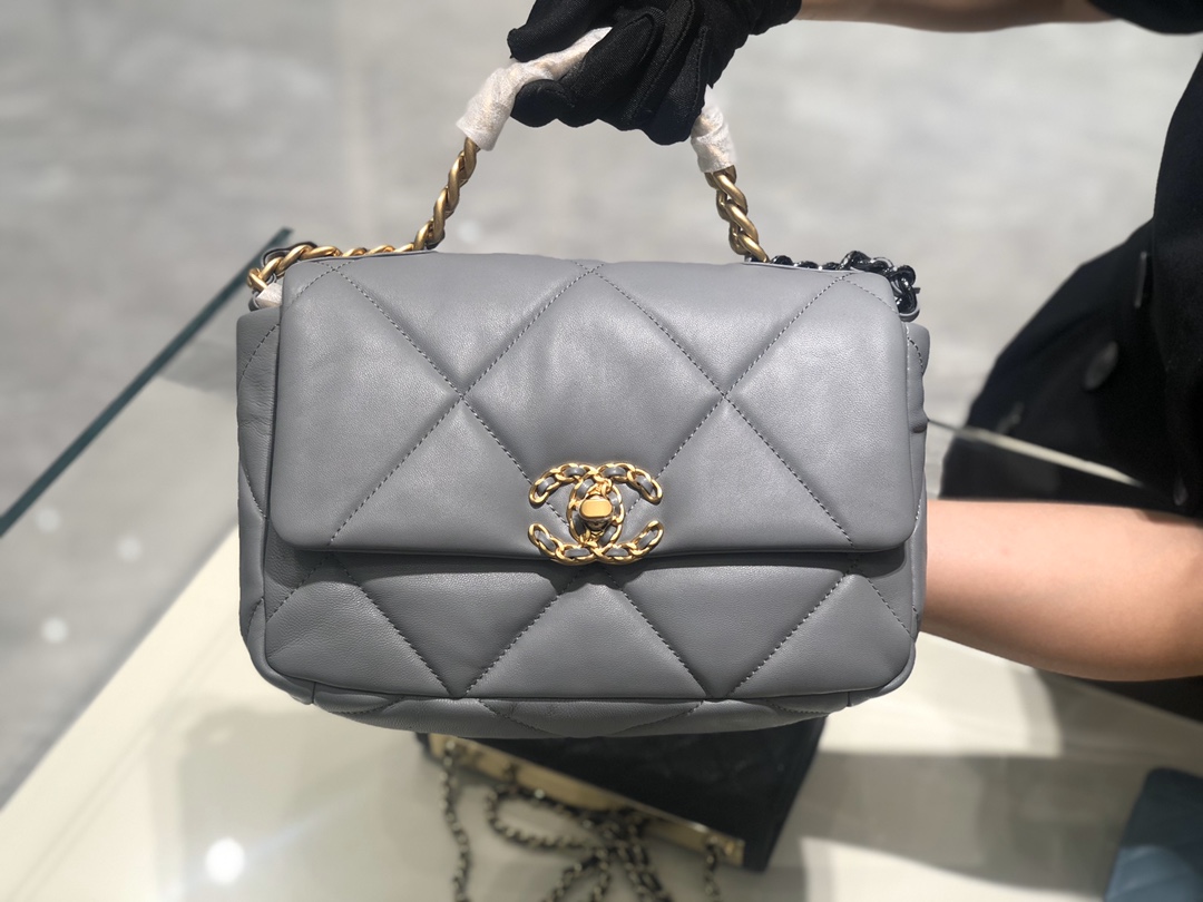 香奈儿香港官网【真品级】 法国进口小羊皮Chanel2019秋冬新季系列 宽格纹粗链条翻盖包 16*26*9cm 全套包装 灰色