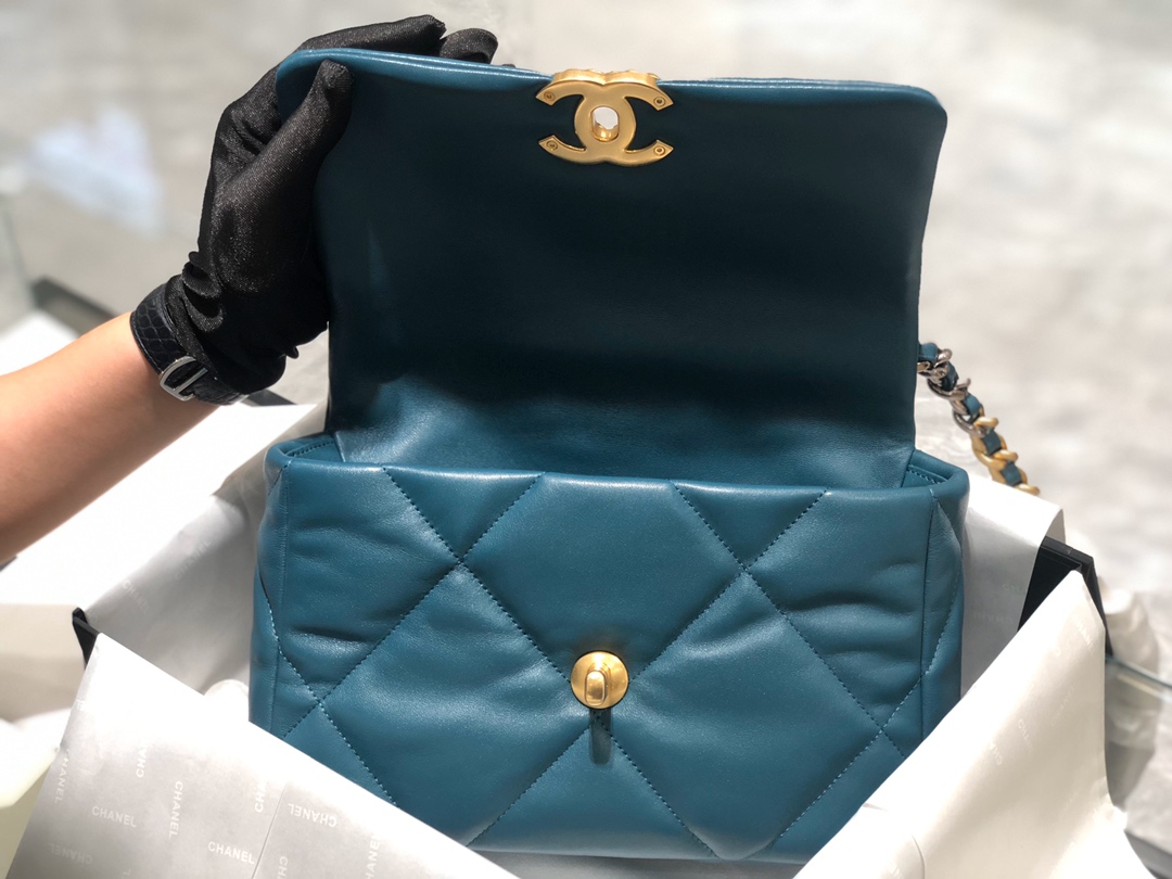 香奈儿香港官网【真品级】 法国进口小羊皮Chanel2019秋冬新季系列 宽格纹粗链条翻盖包 16*26*9cm 全套包装 蓝色
