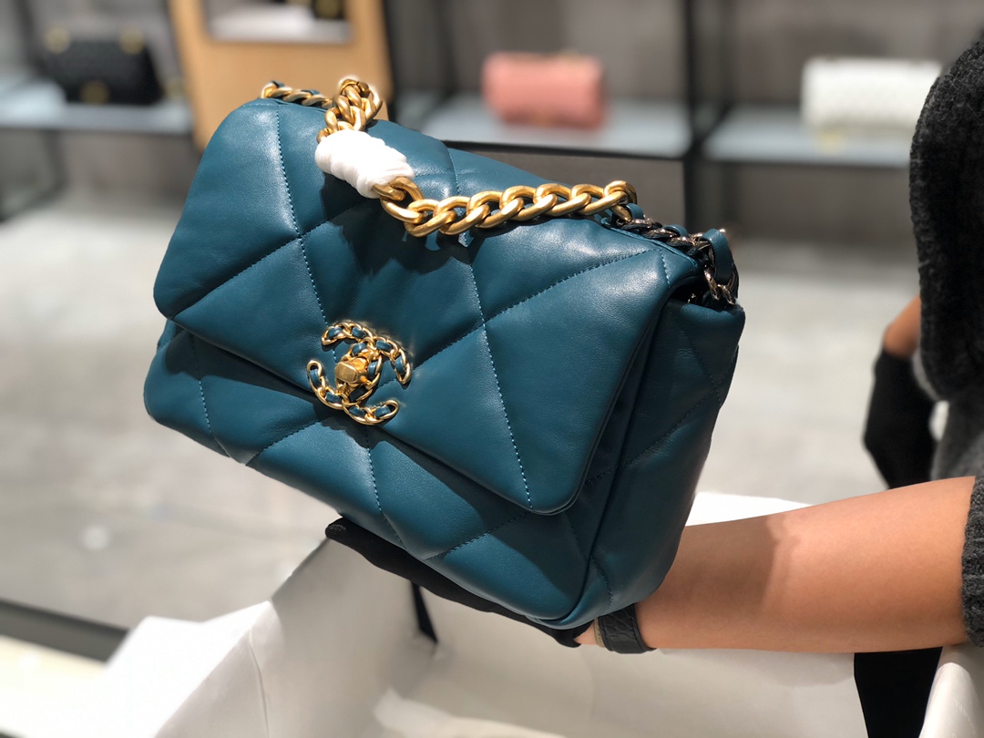 香奈儿香港官网【真品级】 法国进口小羊皮Chanel2019秋冬新季系列 宽格纹粗链条翻盖包 16*26*9cm 全套包装 蓝色