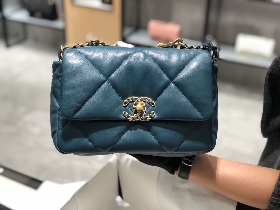 香奈儿香港官网【真品级】 法国进口小羊皮Chanel2019秋冬新季系列 宽格纹粗链条翻盖包 16*26*9cm 全套包装 蓝色