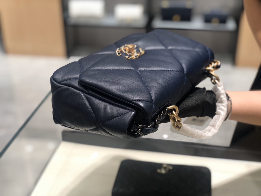 香奈儿香港官网【真品级】  法国进口小羊皮Chanel2019秋冬新季系列 宽格纹粗链条翻盖包  16*26*9cm 全套包装深蓝色