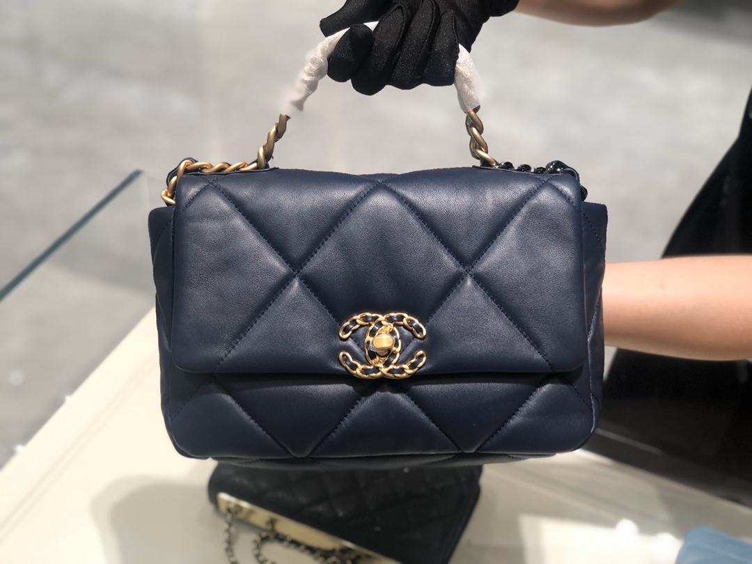 香奈儿香港官网【真品级】  法国进口小羊皮Chanel2019秋冬新季系列 宽格纹粗链条翻盖包  16*26*9cm 全套包装深蓝色