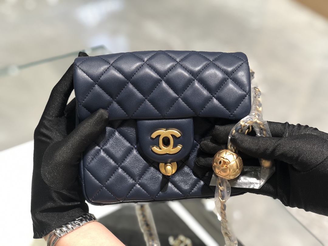 2020～超美金属球方胖子Chanel～尺寸13.18.7cm～保留经典～配上复古五金～超好看～宝石蓝