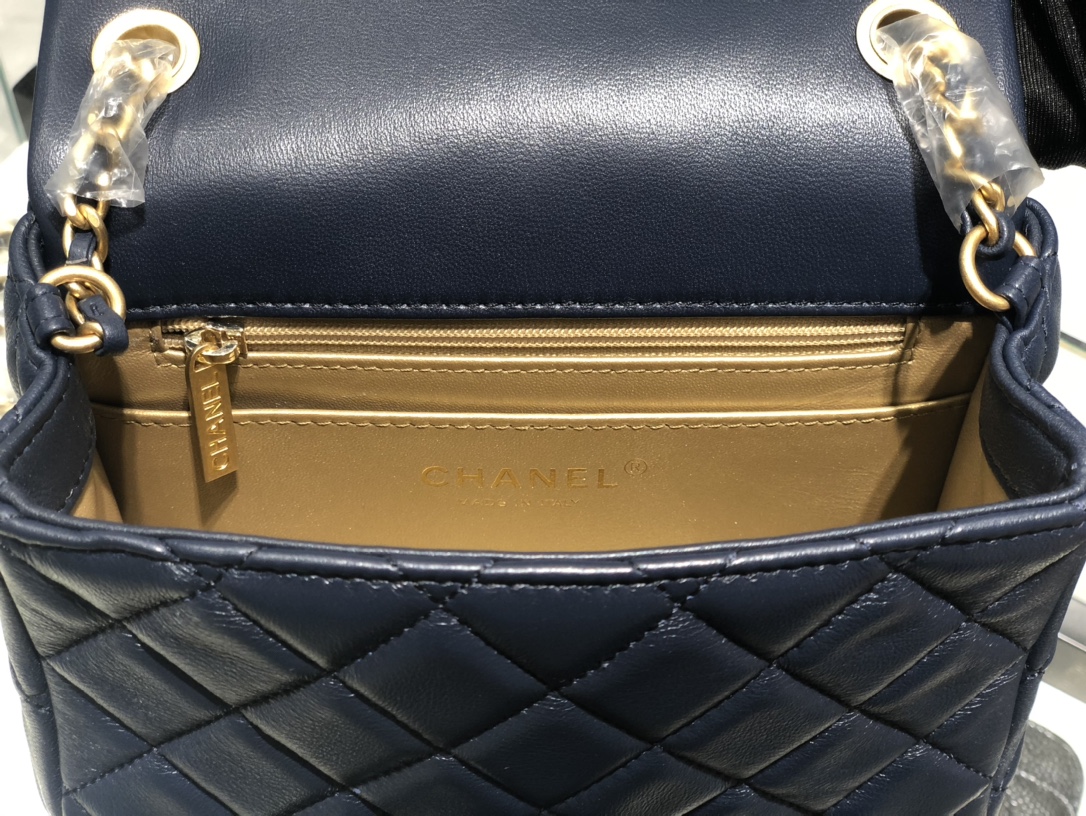 2020～超美金属球方胖子Chanel～尺寸13.18.7cm～保留经典～配上复古五金～超好看～宝石蓝