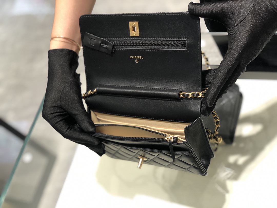 2020～超美金属球发财包Chanel～保留经典～配上复古五金～超好看～黑色～19Cm