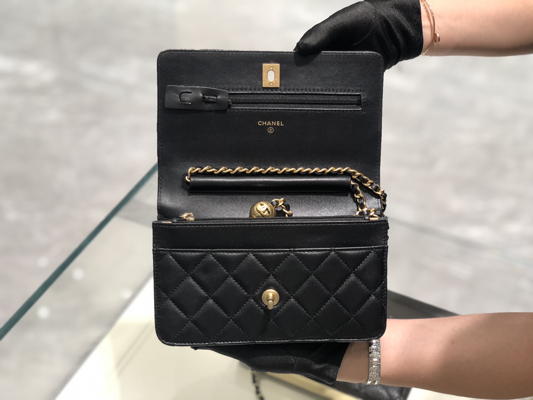 2020～超美金属球发财包Chanel～保留经典～配上复古五金～超好看～黑色～19Cm