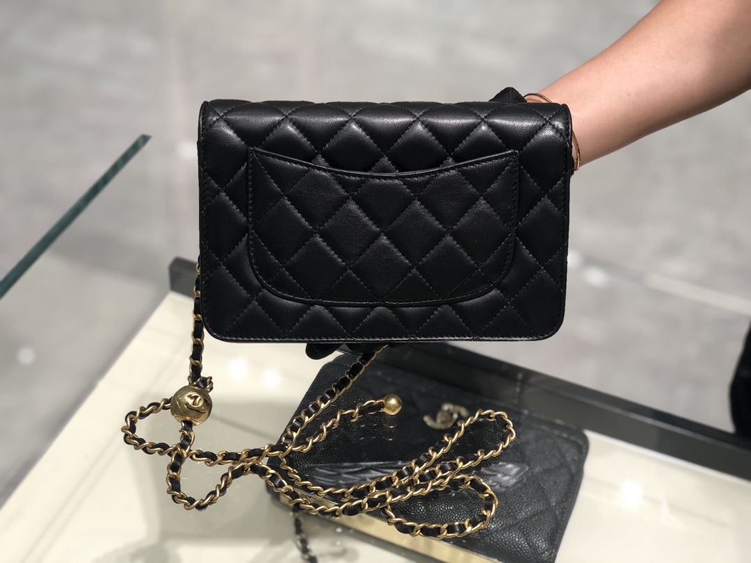 2020～超美金属球发财包Chanel～保留经典～配上复古五金～超好看～黑色～19Cm