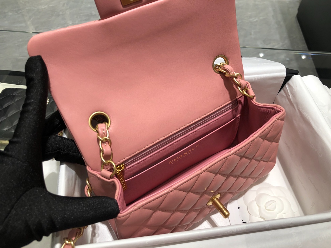 香奈儿香港官网【真品级】原厂《Chanel》CFmini～代购版本20cm～原厂小羊皮～樱花粉～砂金扣