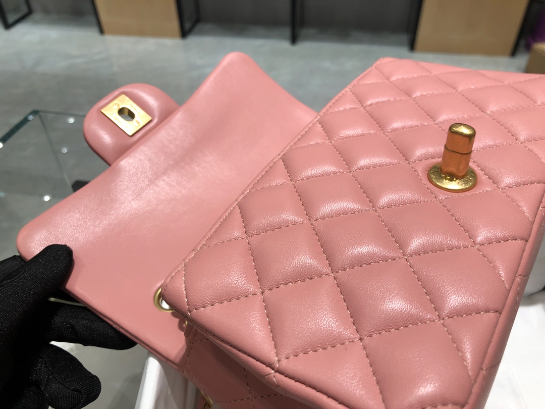 香奈儿香港官网【真品级】原厂《Chanel》CFmini～代购版本20cm～原厂小羊皮～樱花粉～砂金扣