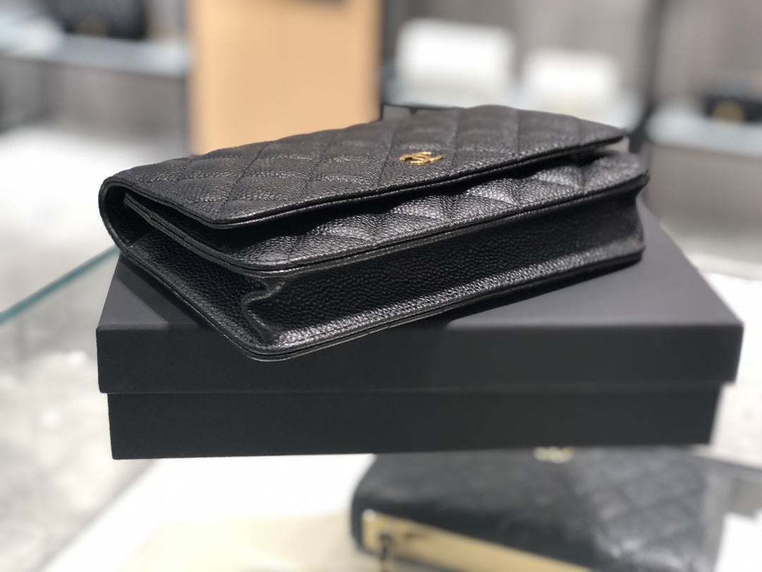 Chanel中国官网《Woc 发财包》代购版本19cm～原厂进口皮～鱼子酱～黑色