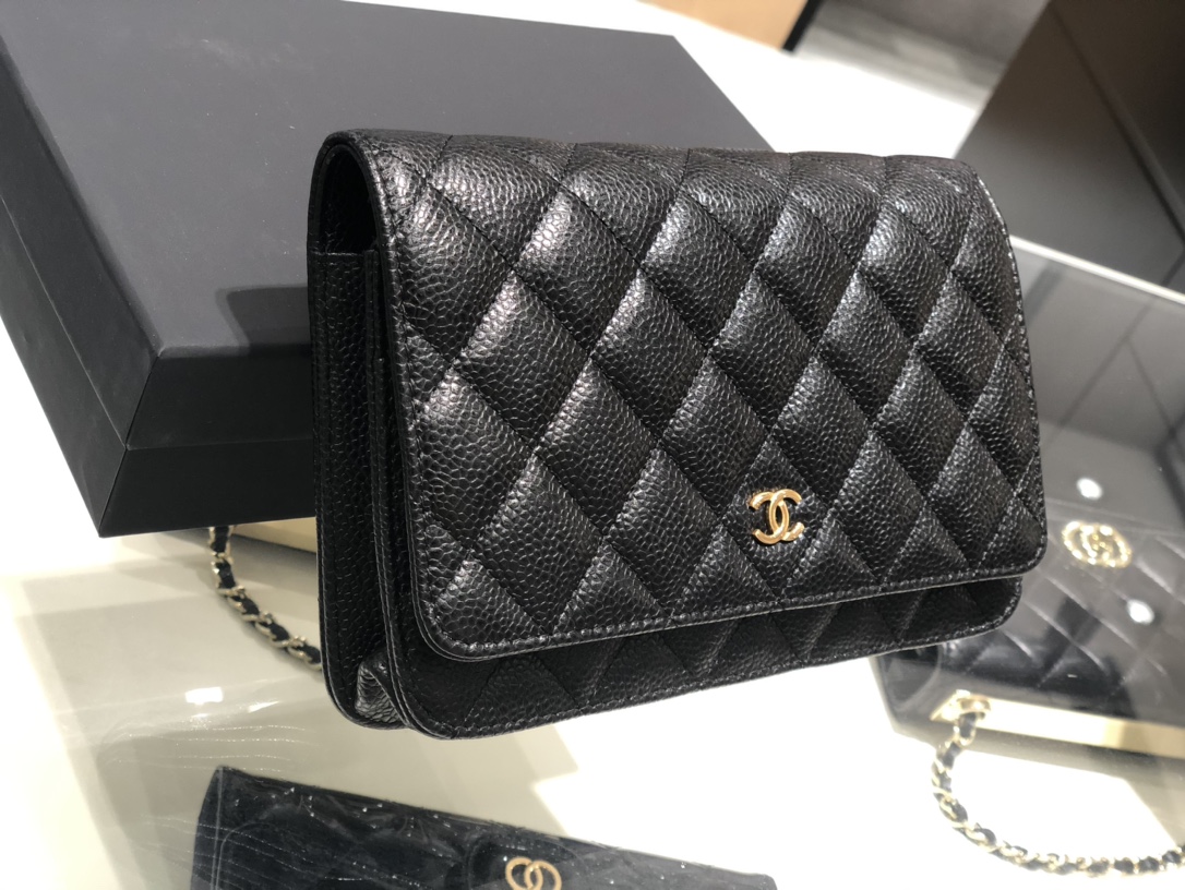 Chanel中国官网《Woc 发财包》代购版本19cm～原厂进口皮～鱼子酱～黑色