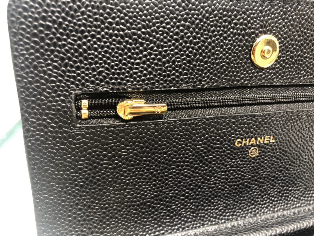 Chanel中国官网 《Woc 发财包》新款磁铁扣～代购版本19cm～原厂进口皮～鱼子酱～黑色