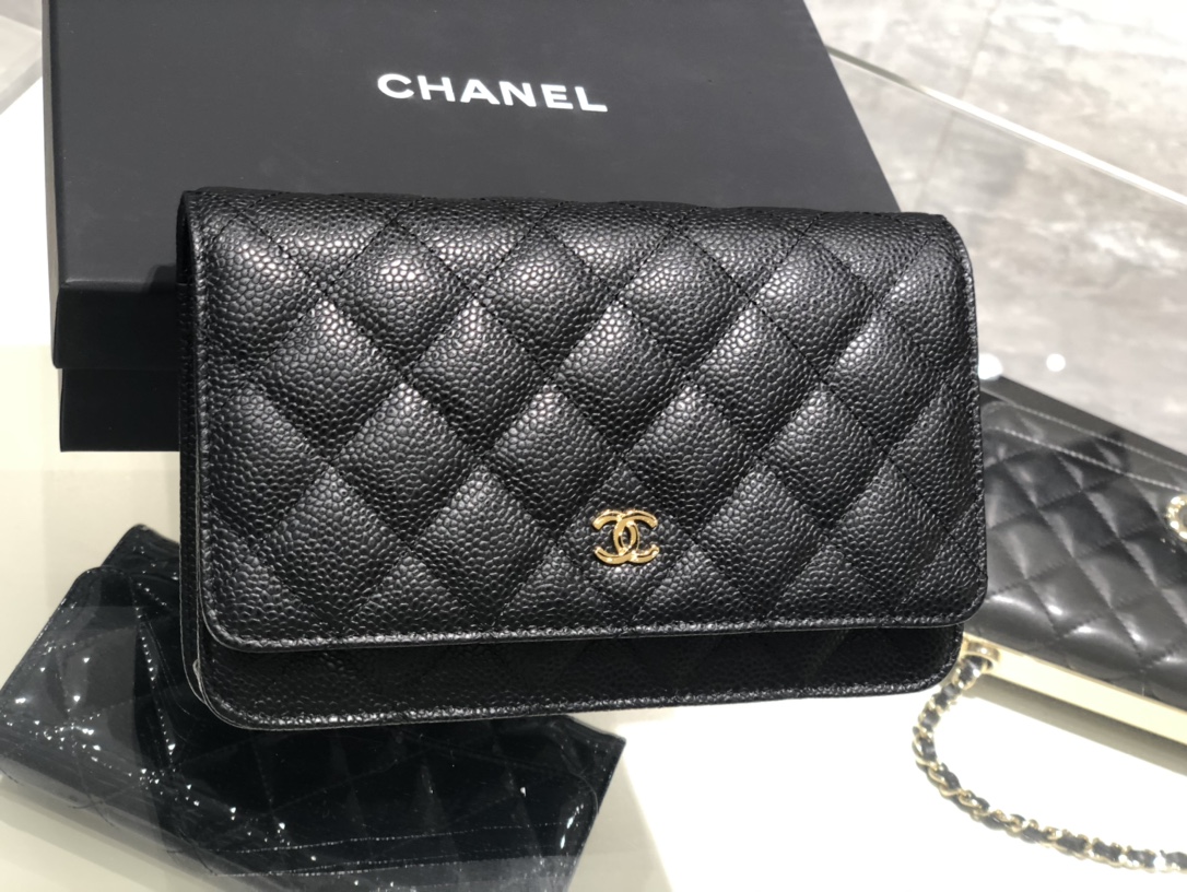 Chanel中国官网 《Woc 发财包》新款磁铁扣～代购版本19cm～原厂进口皮～鱼子酱～黑色