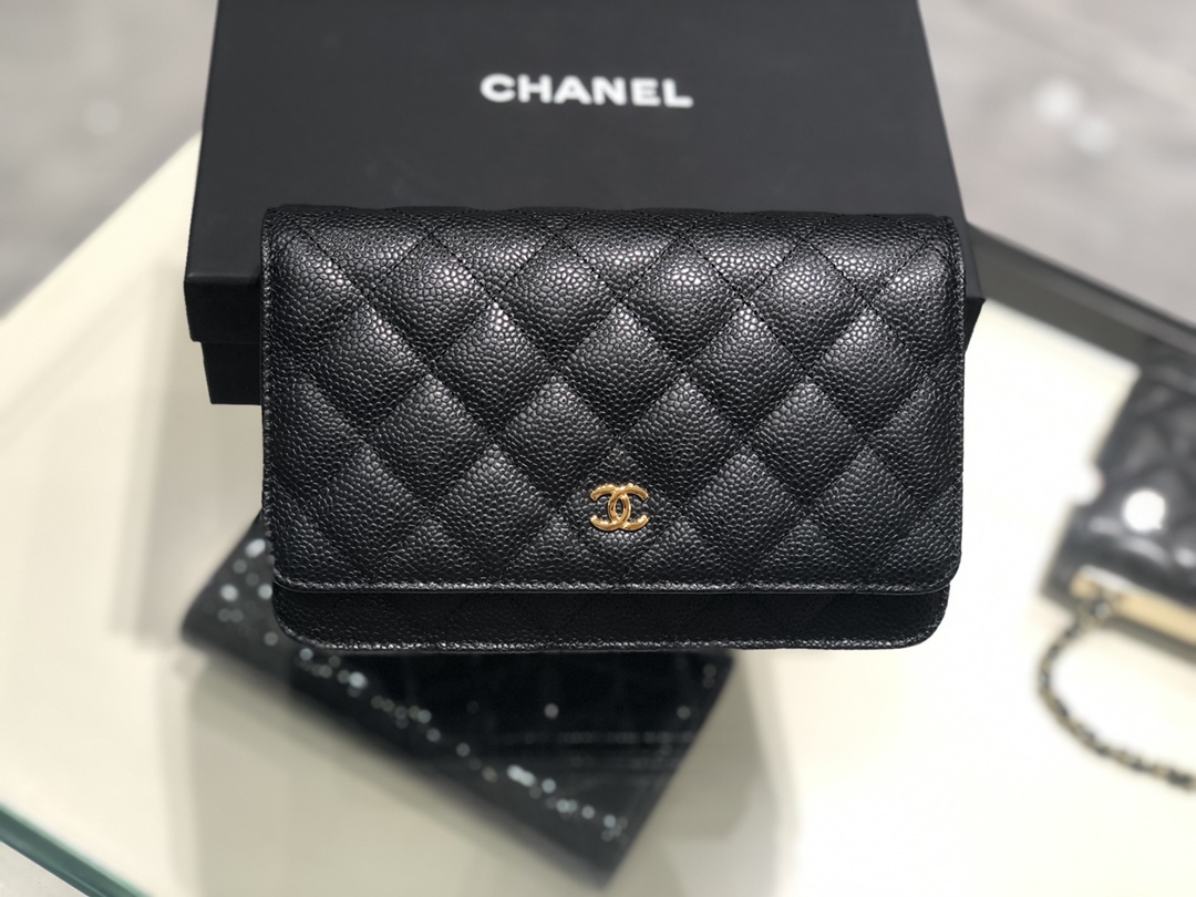 Chanel中国官网 《Woc 发财包》新款磁铁扣～代购版本19cm～原厂进口皮～鱼子酱～黑色