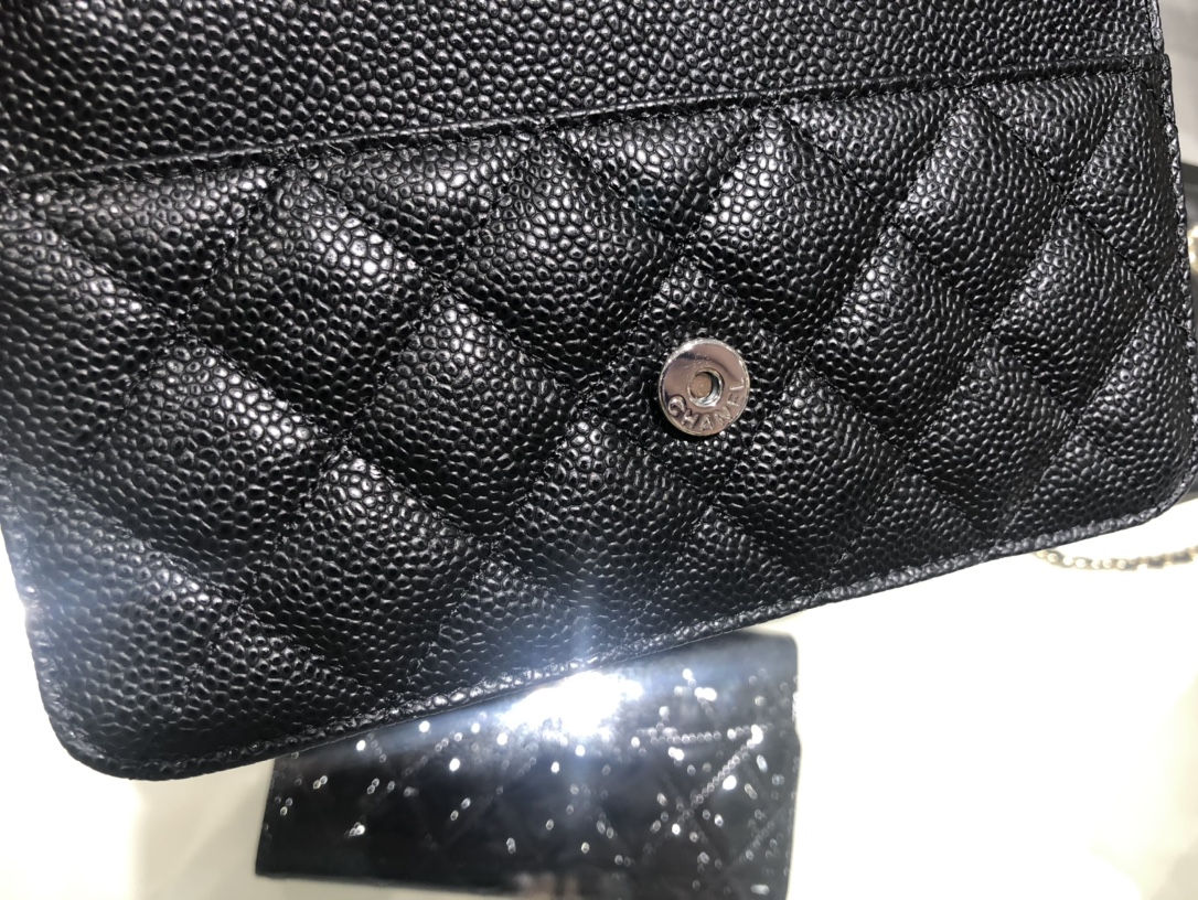 Chanel中国官网 《Woc 发财包》新款磁铁扣～代购版本19cm～原厂进口皮～鱼子酱～黑色