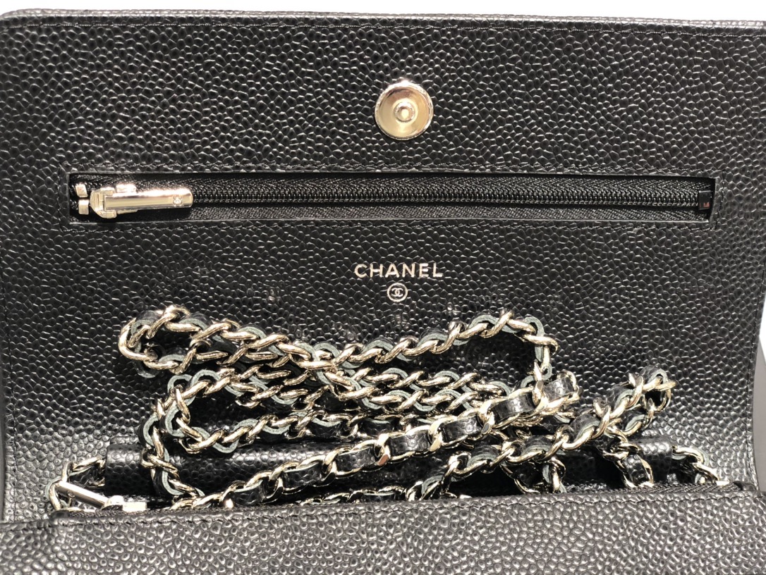 Chanel中国官网 《Woc 发财包》新款磁铁扣～代购版本19cm～原厂进口皮～鱼子酱～黑色